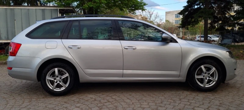 Skoda Octavia 1.6TDI* AVTOMAT* DISTRONIC* NAVI* START/STOP SWISS, снимка 4 - Автомобили и джипове - 45120208