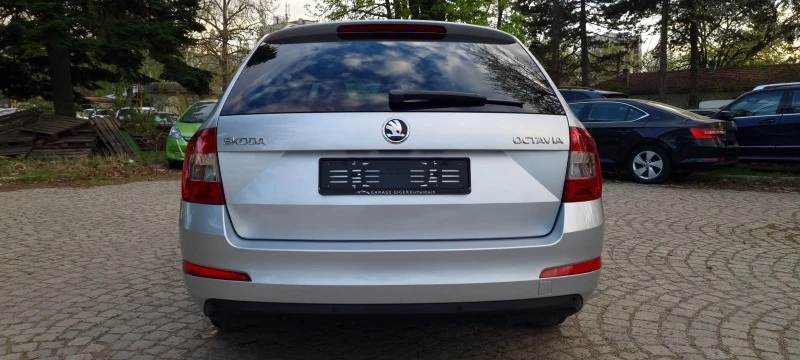 Skoda Octavia 1.6TDI* AVTOMAT* DISTRONIC* NAVI* START/STOP SWISS, снимка 6 - Автомобили и джипове - 45120208