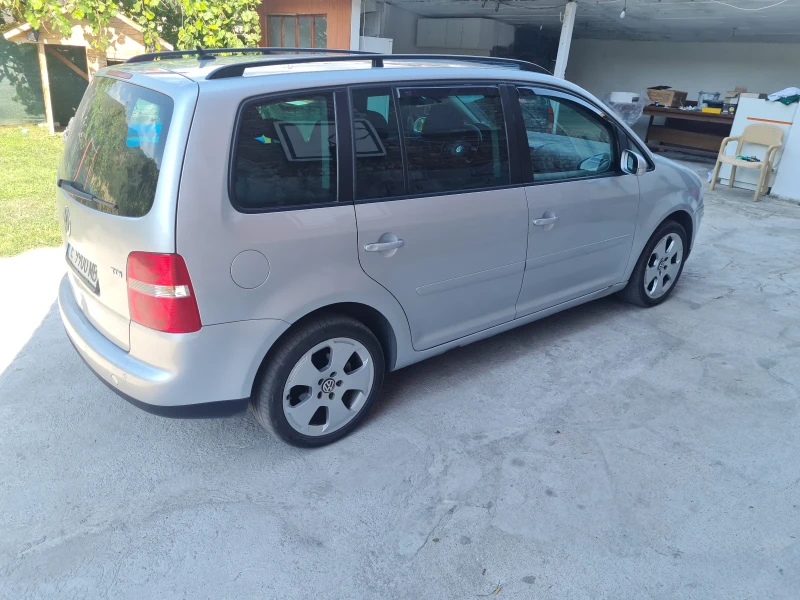 VW Touran, снимка 4 - Автомобили и джипове - 47739656