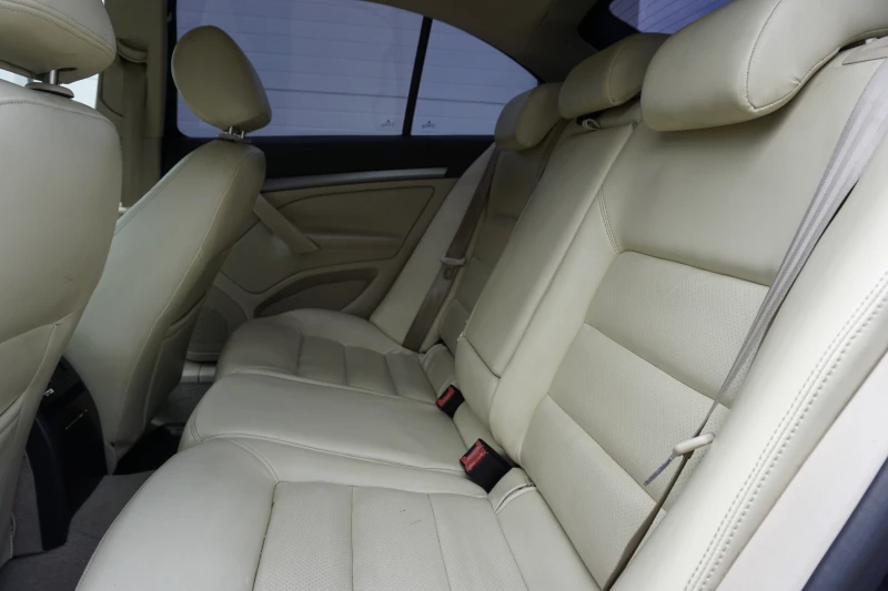 Skoda Octavia 2.0 TDI/Навигация/Кожа, снимка 9 - Автомобили и джипове - 50604986