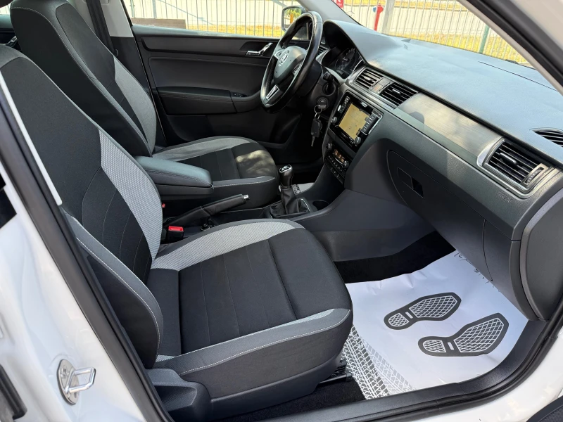 Skoda Rapid 1.6 NAVI LED, снимка 9 - Автомобили и джипове - 51071024