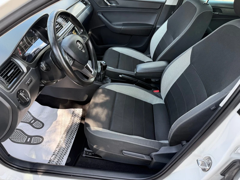 Skoda Rapid 1.6 NAVI LED, снимка 8 - Автомобили и джипове - 51071024