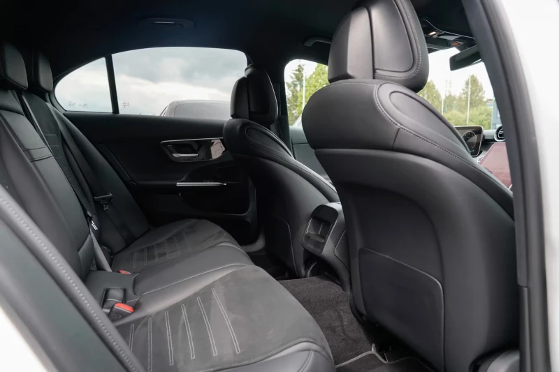 Mercedes-Benz C 180 AMG/170HP/CAM/NIGHT/DAB/ASSIST-PACK/AMBI/689vpr, снимка 14 - Автомобили и джипове - 51127352