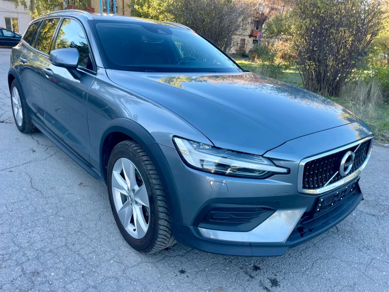 Volvo V60 Cross Country D4 AWD , снимка 8 - Автомобили и джипове - 52225519