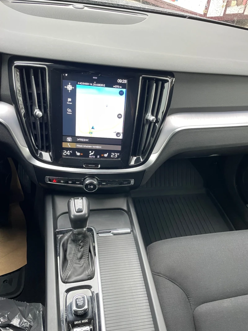 Volvo V60 Cross Country D4 AWD , снимка 16 - Автомобили и джипове - 52225519