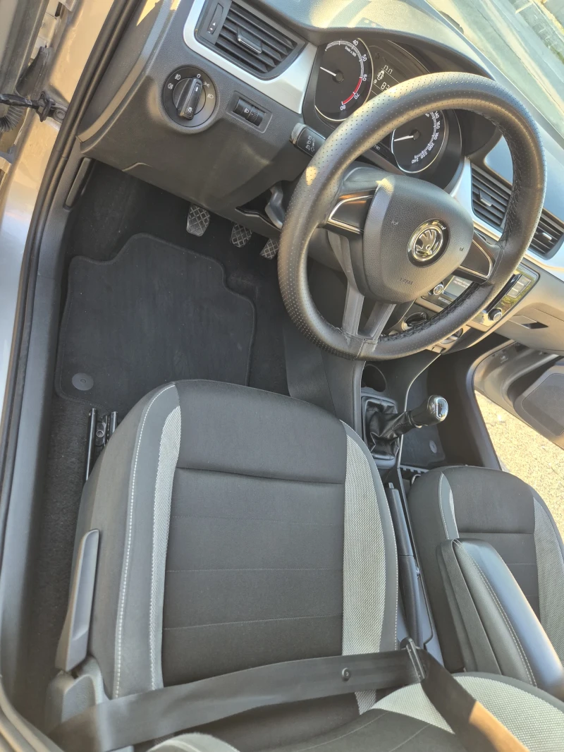 Skoda Rapid, снимка 11 - Автомобили и джипове - 52798313