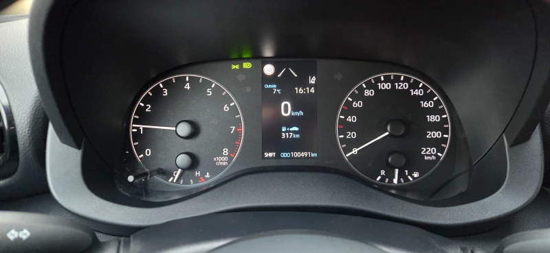 Toyota Yaris ГАРАНЦИЯ 06.2031г., снимка 16 - Автомобили и джипове - 52848987