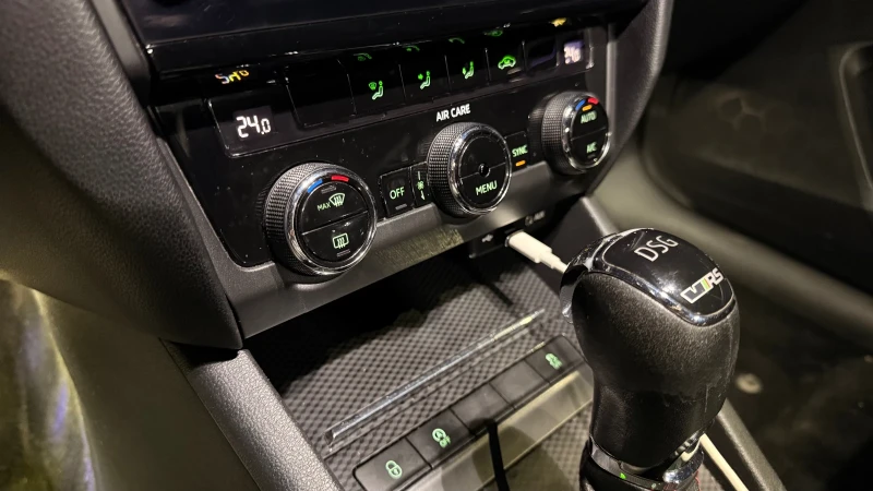 Skoda Octavia VRS 2.0TDI 4x4, снимка 9 - Автомобили и джипове - 53182047