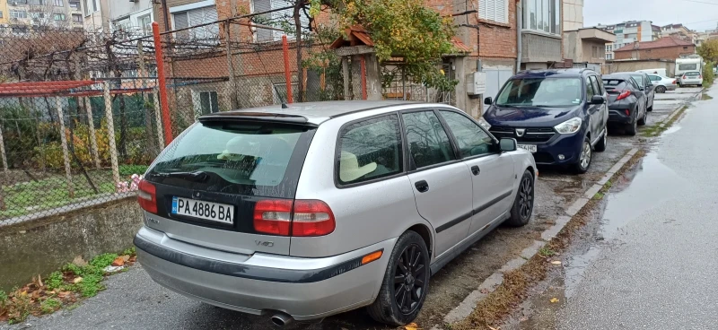 Volvo V40, снимка 3 - Автомобили и джипове - 53273450