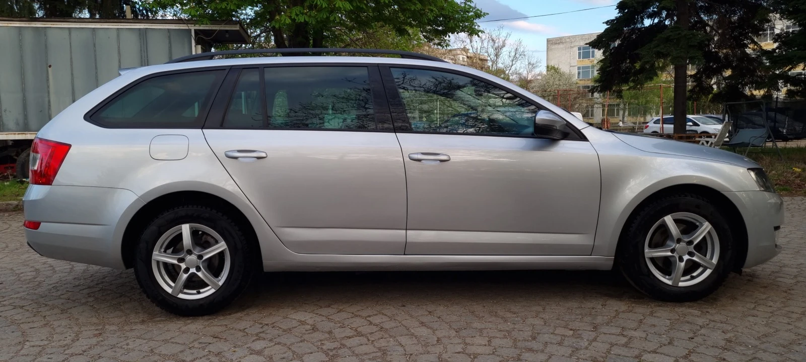 Skoda Octavia 1.6TDI* AVTOMAT* DISTRONIC* NAVI* START/STOP SWISS - изображение 4