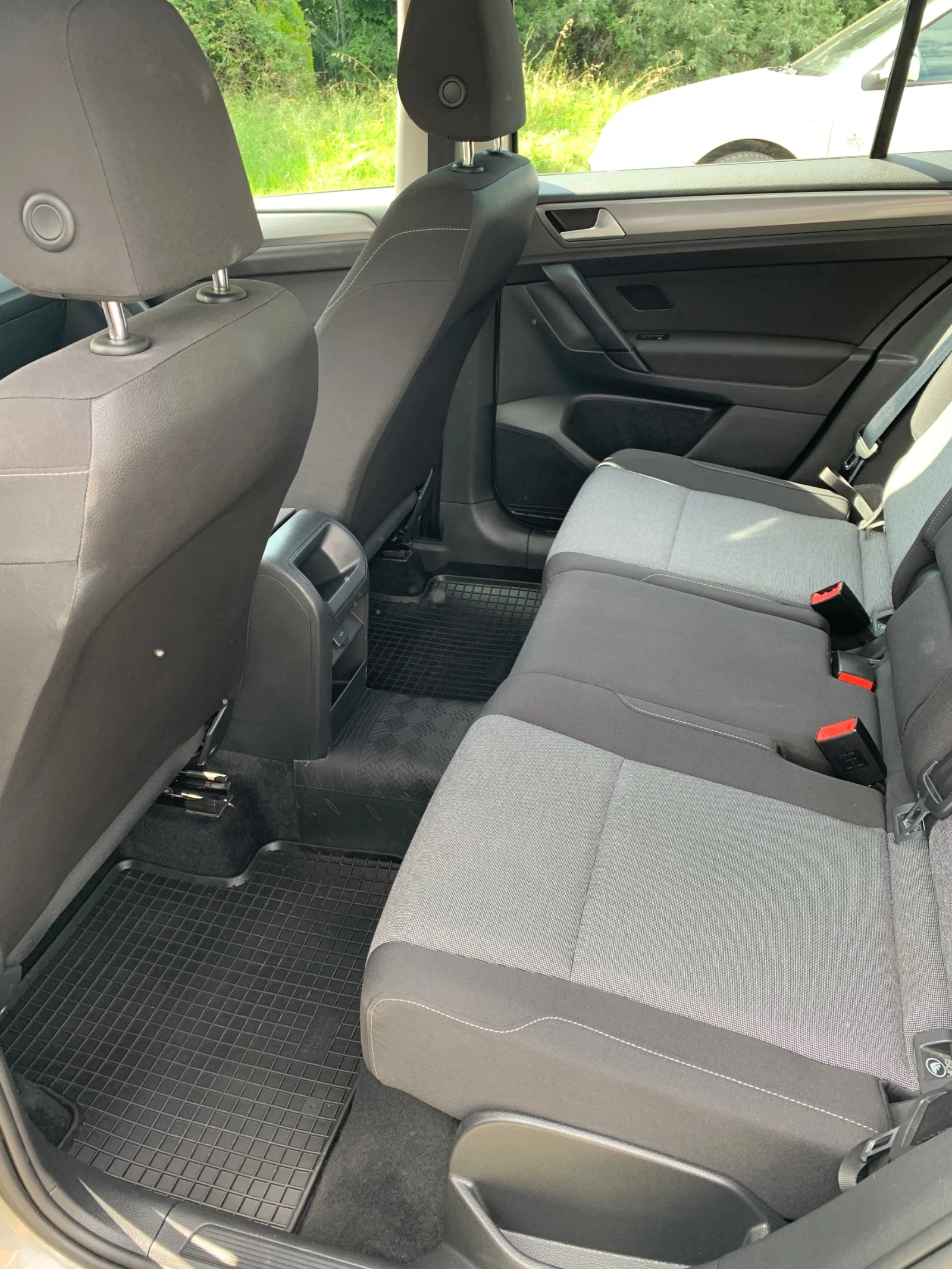 VW Sportsvan 1, 2 tsi - изображение 10
