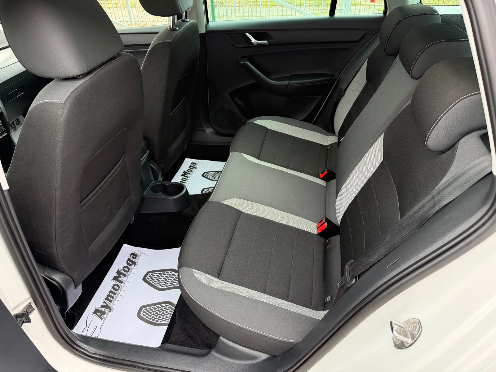Skoda Rapid 1.6 NAVI LED - изображение 10