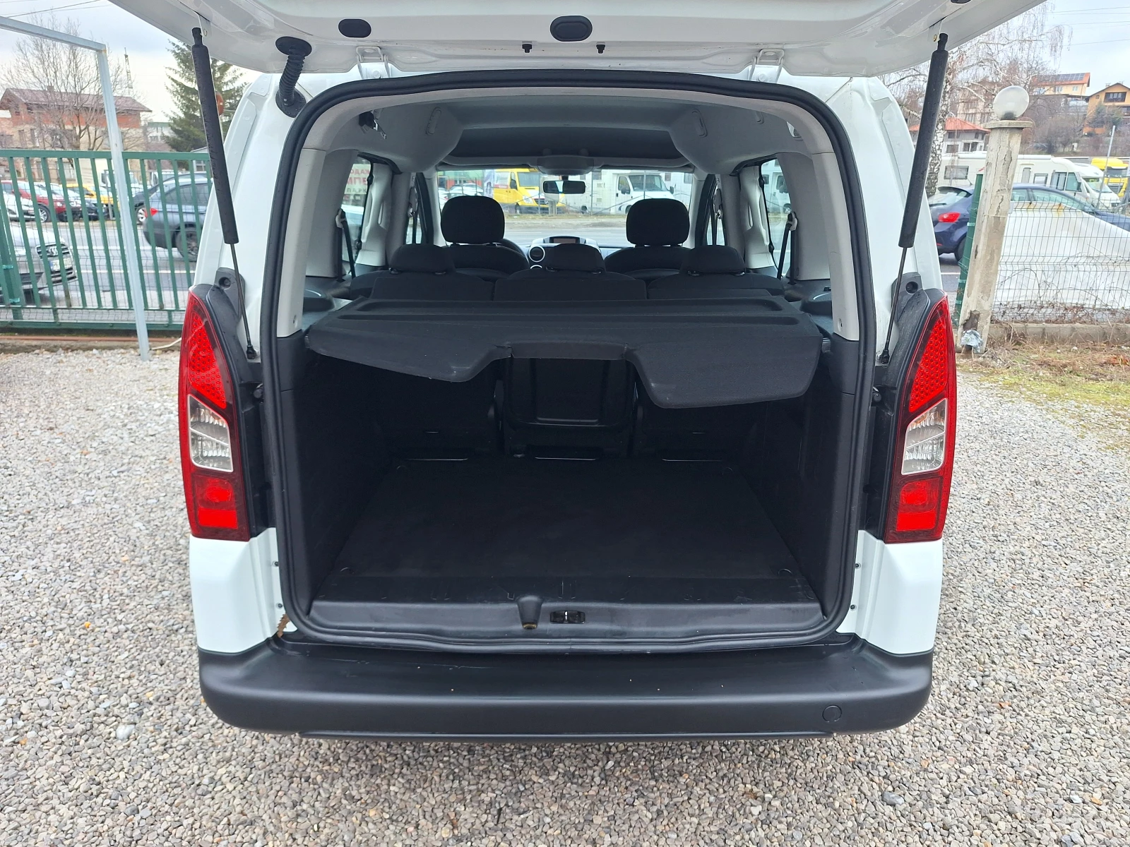 Peugeot Partner 1.6 HDI 92ks 5 Mesten! | Mobile.bg � ����������� 11