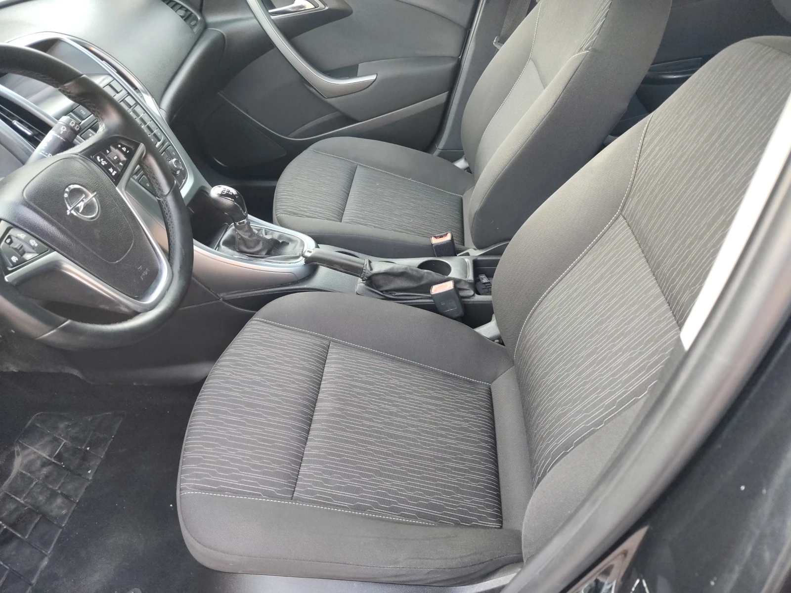 Opel Astra 1.4 / Фабрична газ / 140кс., снимка 8 - Автомобили и джипове - 54842264