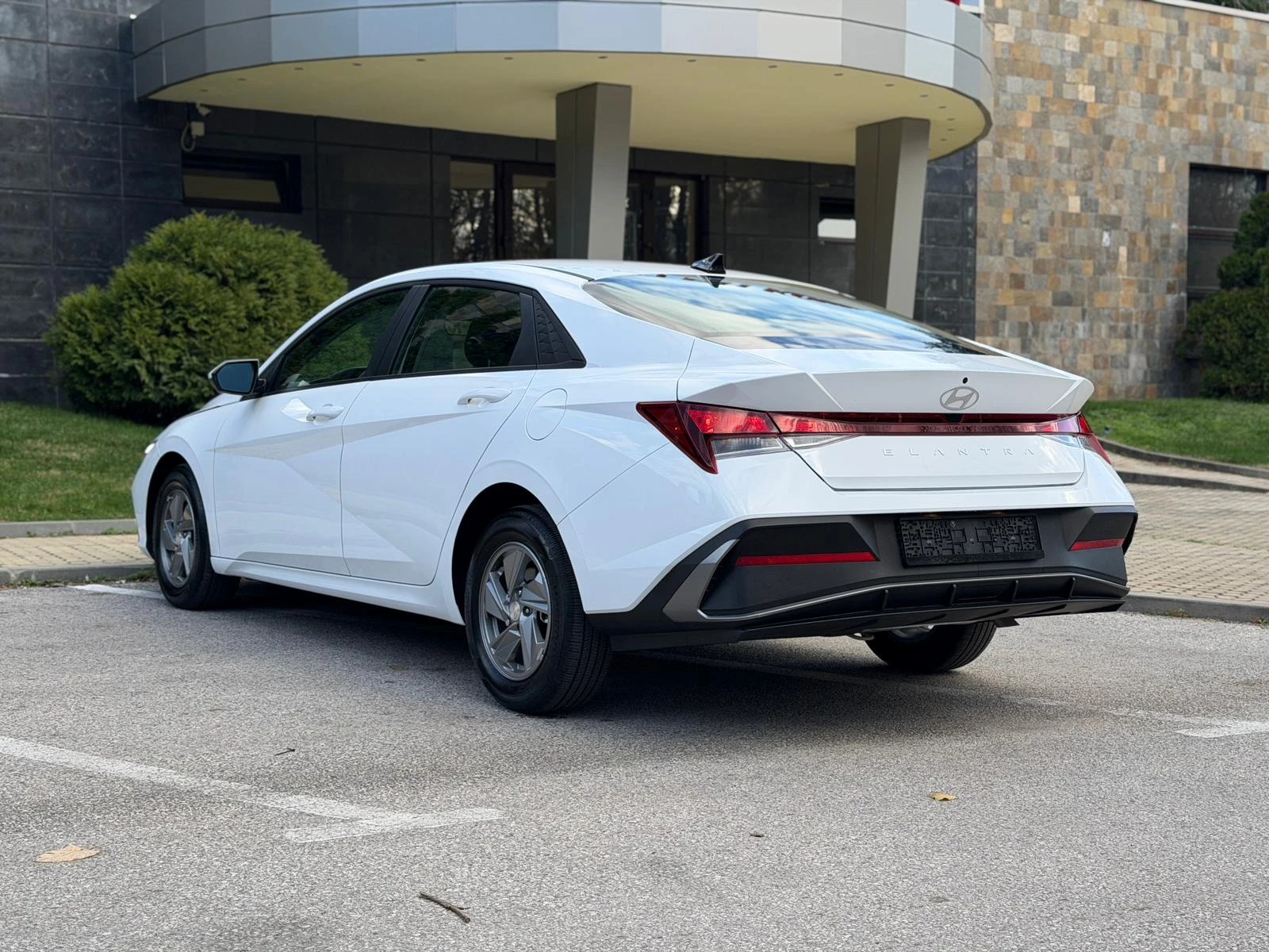 Hyundai Elantra, снимка 3 - Автомобили и джипове - 54998204