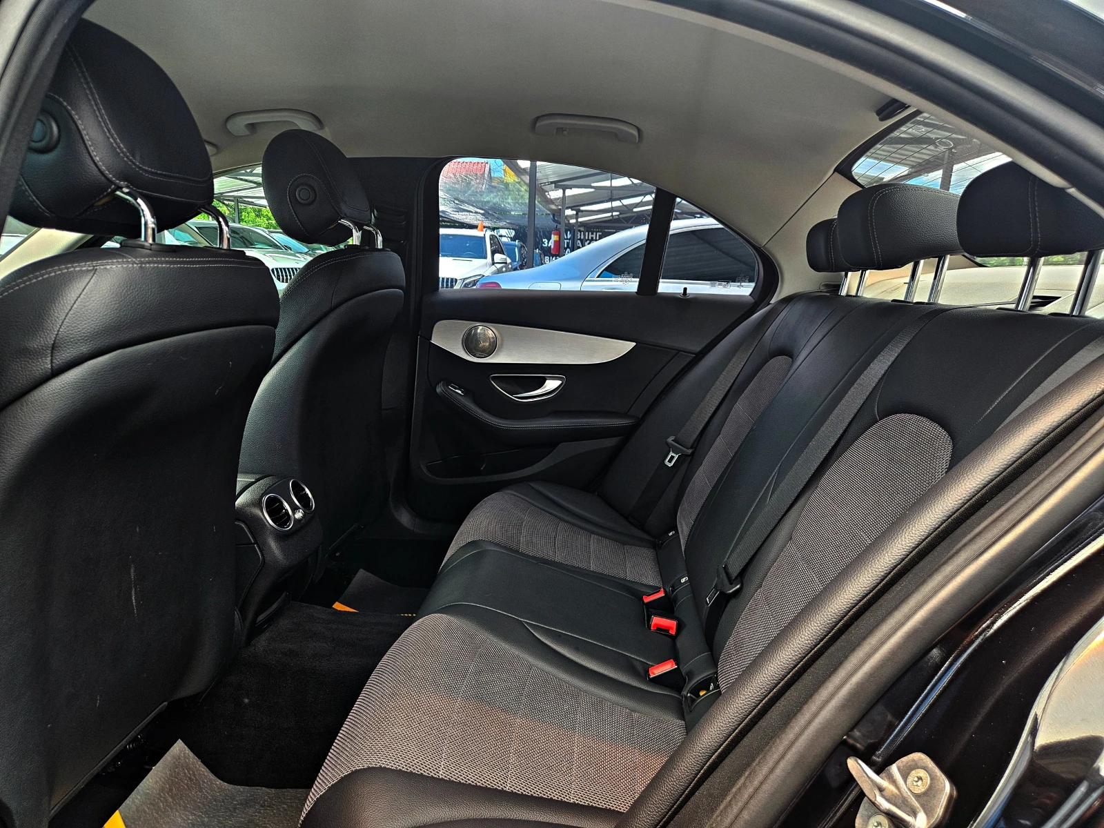 Mercedes-Benz C 220 AMG/4MATIC/9Gtronic/CAMERA/SIGN ASSYST/LIZING, снимка 16 - Автомобили и джипове - 54993687