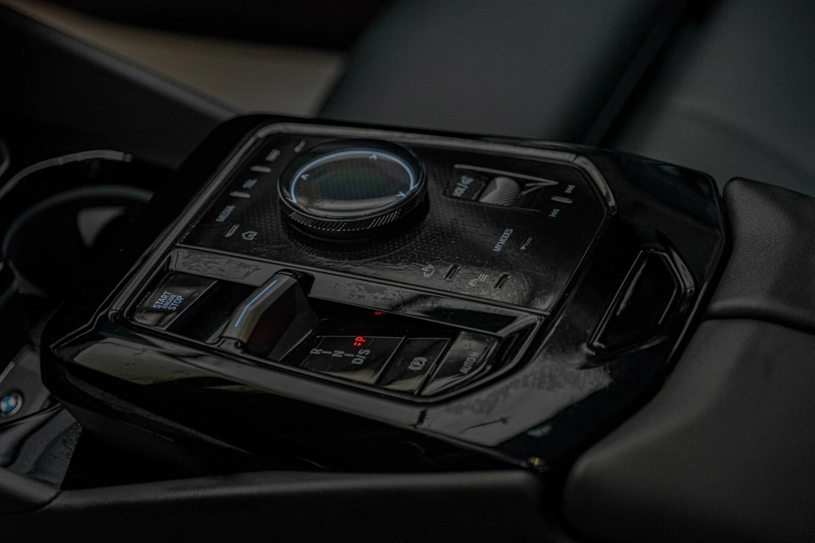 BMW 520  i/Harman Kardon/HuD/360Камера/3D View/Обдухване, снимка 11 - Автомобили и джипове - 55686517