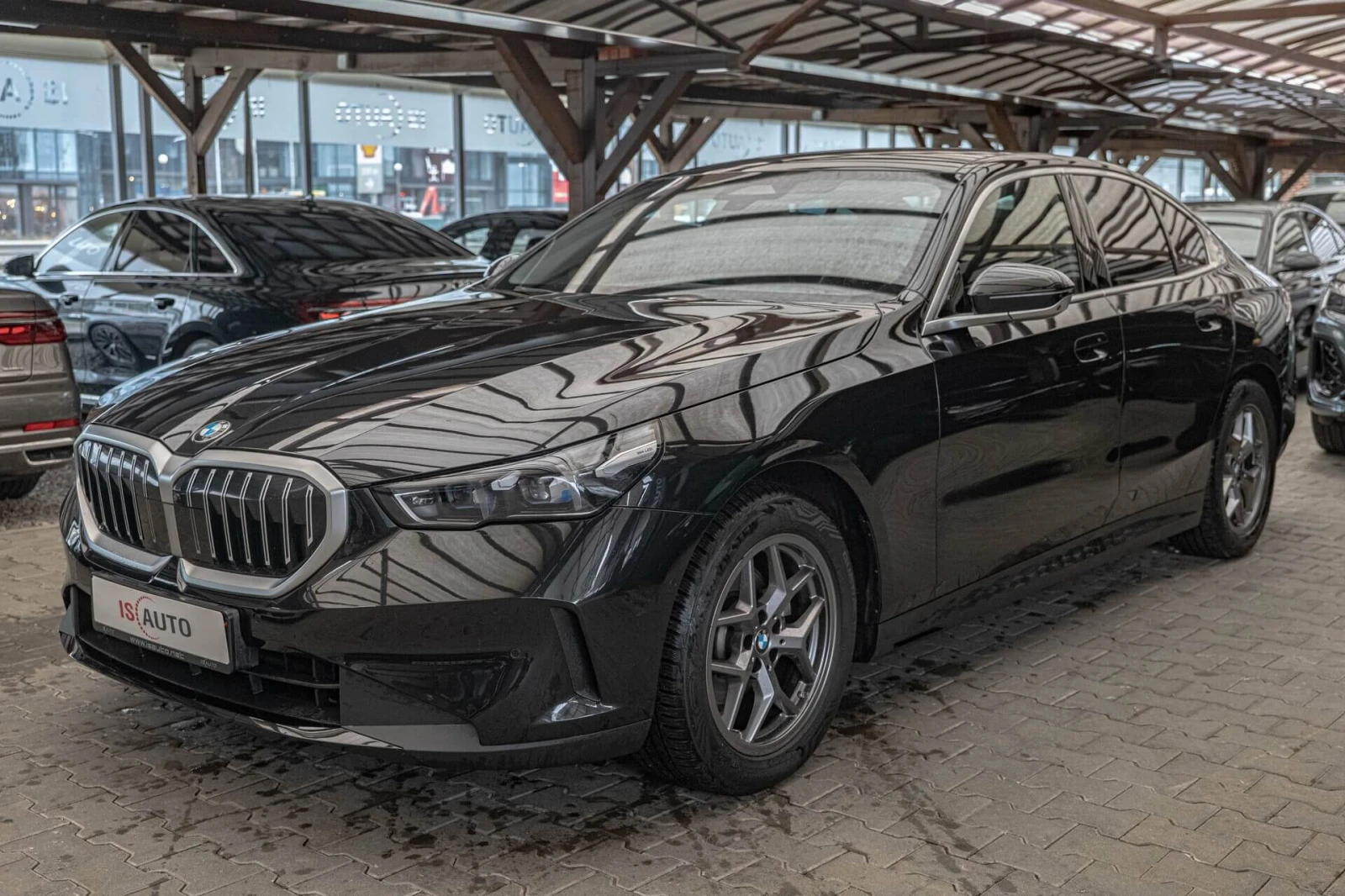 BMW 520  i/Harman Kardon/HuD/360Камера/3D View/Обдухване, снимка 3 - Автомобили и джипове - 55686517