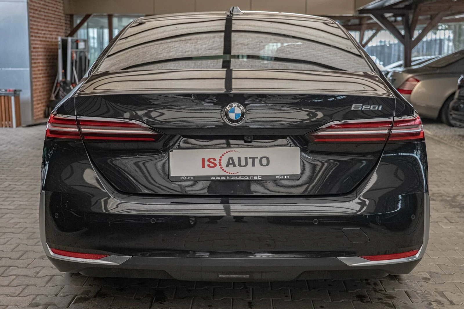 BMW 520  i/Harman Kardon/HuD/360Камера/3D View/Обдухване, снимка 4 - Автомобили и джипове - 55686517