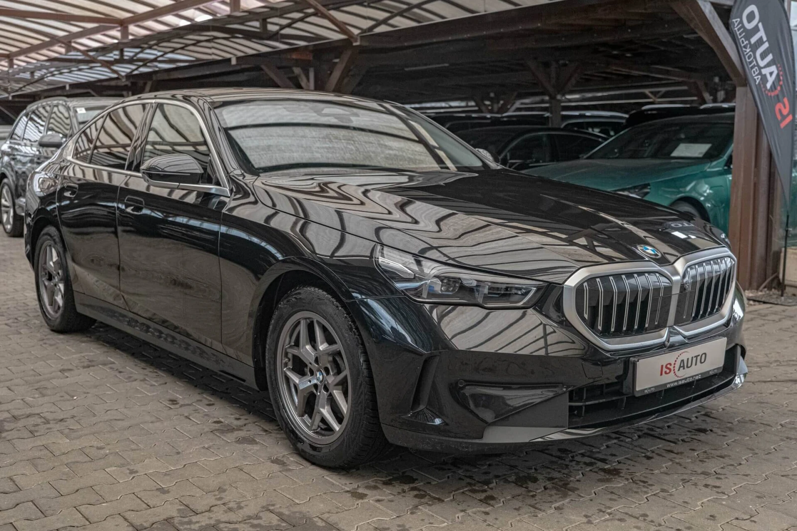 BMW 520  i/Harman Kardon/HuD/360Камера/3D View/Обдухване, снимка 2 - Автомобили и джипове - 55686517