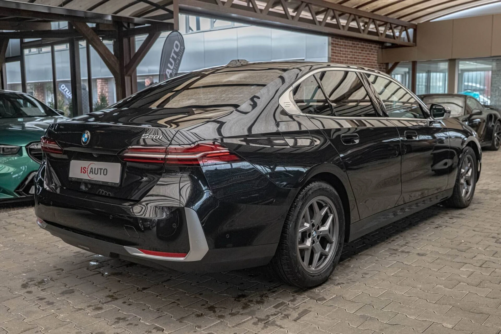 BMW 520  i/Harman Kardon/HuD/360Камера/3D View/Обдухване, снимка 6 - Автомобили и джипове - 55686517