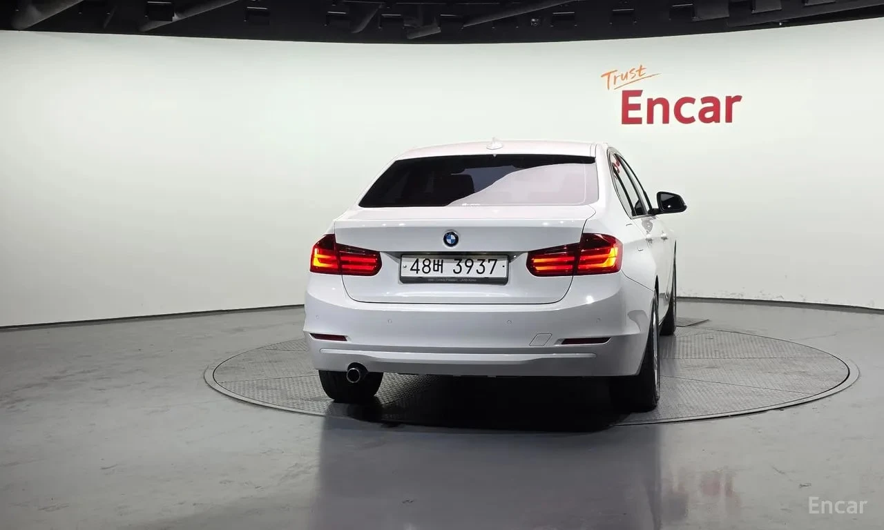 BMW 320 d Sport| PANO| ПАМЕТ| АМБИЕНТ| 2 КЛЮЧА, снимка 4 - Автомобили и джипове - 56105333