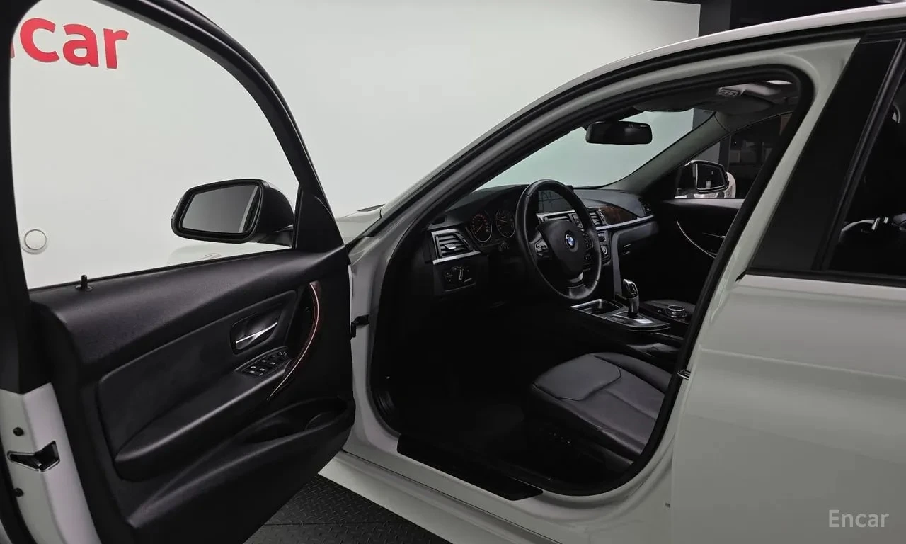 BMW 320 d Sport| PANO| ПАМЕТ| АМБИЕНТ| 2 КЛЮЧА, снимка 10 - Автомобили и джипове - 56105333