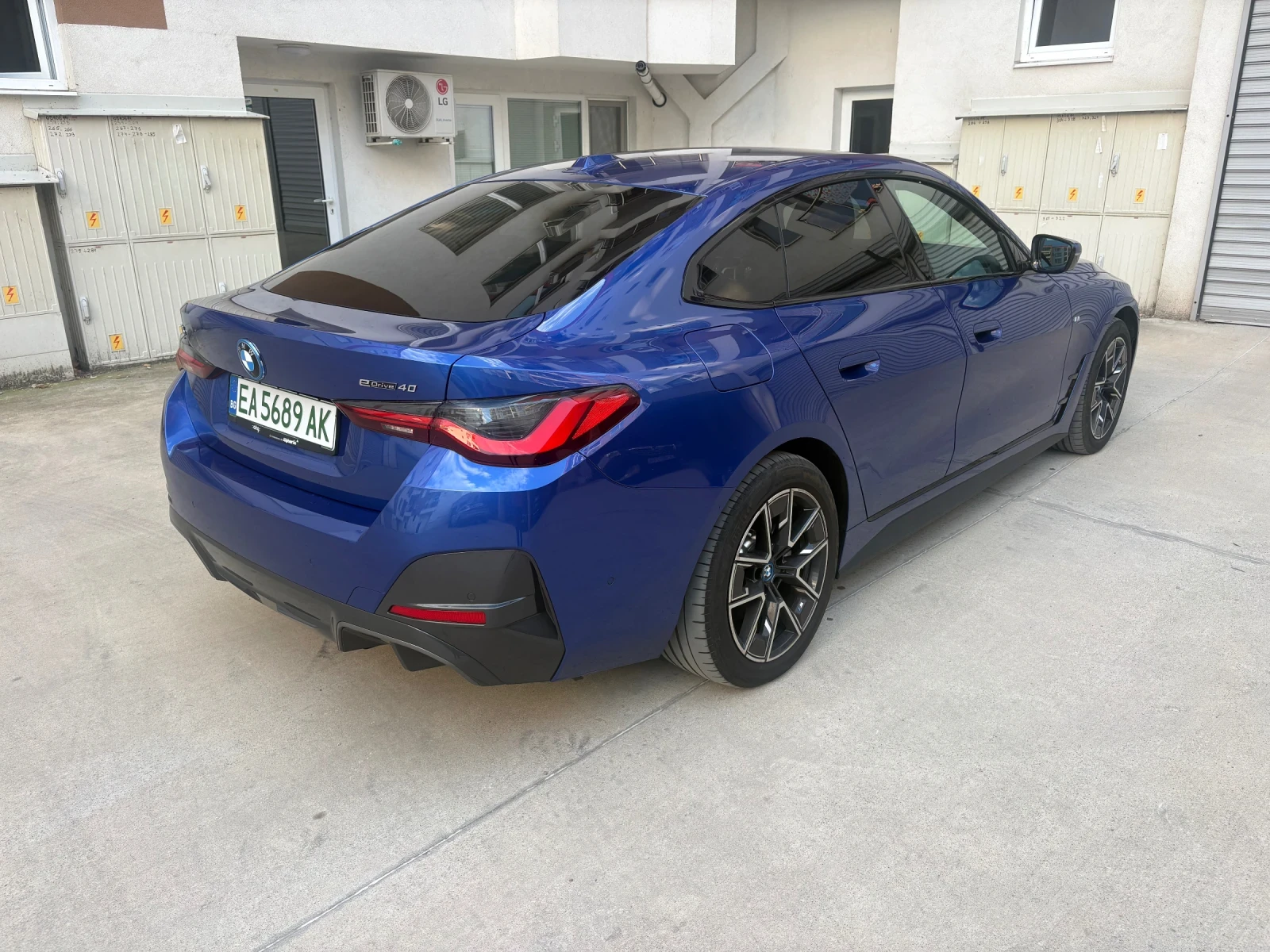 BMW i4 Edrive40 / Harman Kardon, снимка 7 - Автомобили и джипове - 56244665