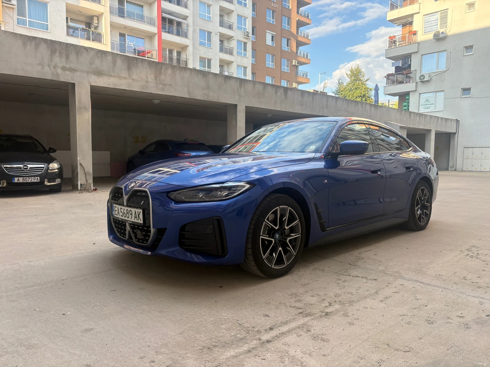 BMW i4 Edrive40 / Harman Kardon, снимка 2 - Автомобили и джипове - 56244665
