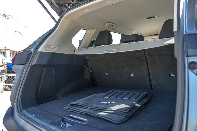 Nissan Rogue S AWD | ONE OWNER | CLEAN CARFAX | BSM | HEATED SE, снимка 14 - Автомобили и джипове - 52507339