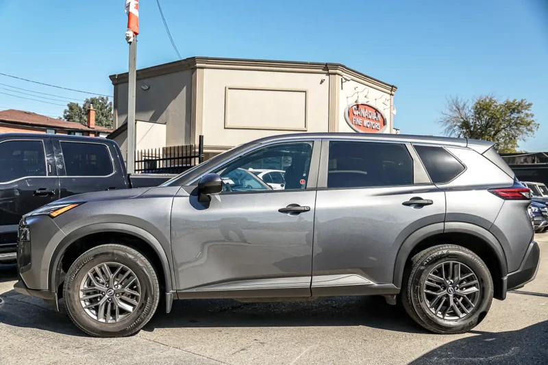 Nissan Rogue S AWD | ONE OWNER | CLEAN CARFAX | BSM | HEATED SE, снимка 2 - Автомобили и джипове - 52507339