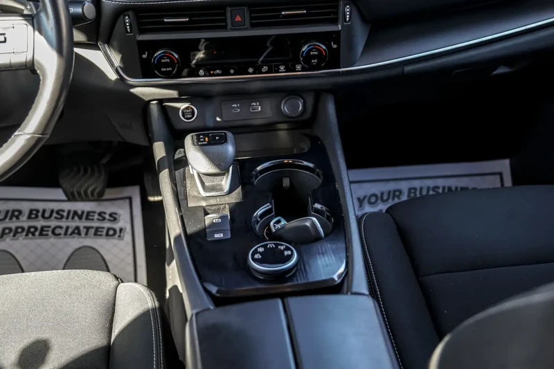 Nissan Rogue S AWD | ONE OWNER | CLEAN CARFAX | BSM | HEATED SE, снимка 12 - Автомобили и джипове - 52507339