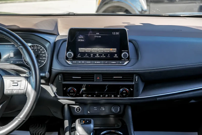 Nissan Rogue S AWD | ONE OWNER | CLEAN CARFAX | BSM | HEATED SE, снимка 11 - Автомобили и джипове - 52507339