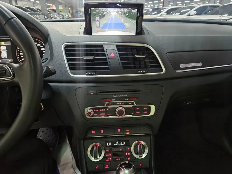 Audi Q3 2.0 TDI Quattro, снимка 6 - Автомобили и джипове - 55128639