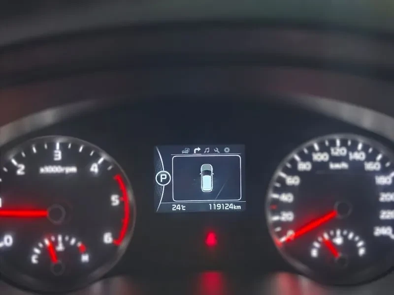Kia Sportage Diesel 1.7 2Wd Noblesse, снимка 8 - Автомобили и джипове - 56159243