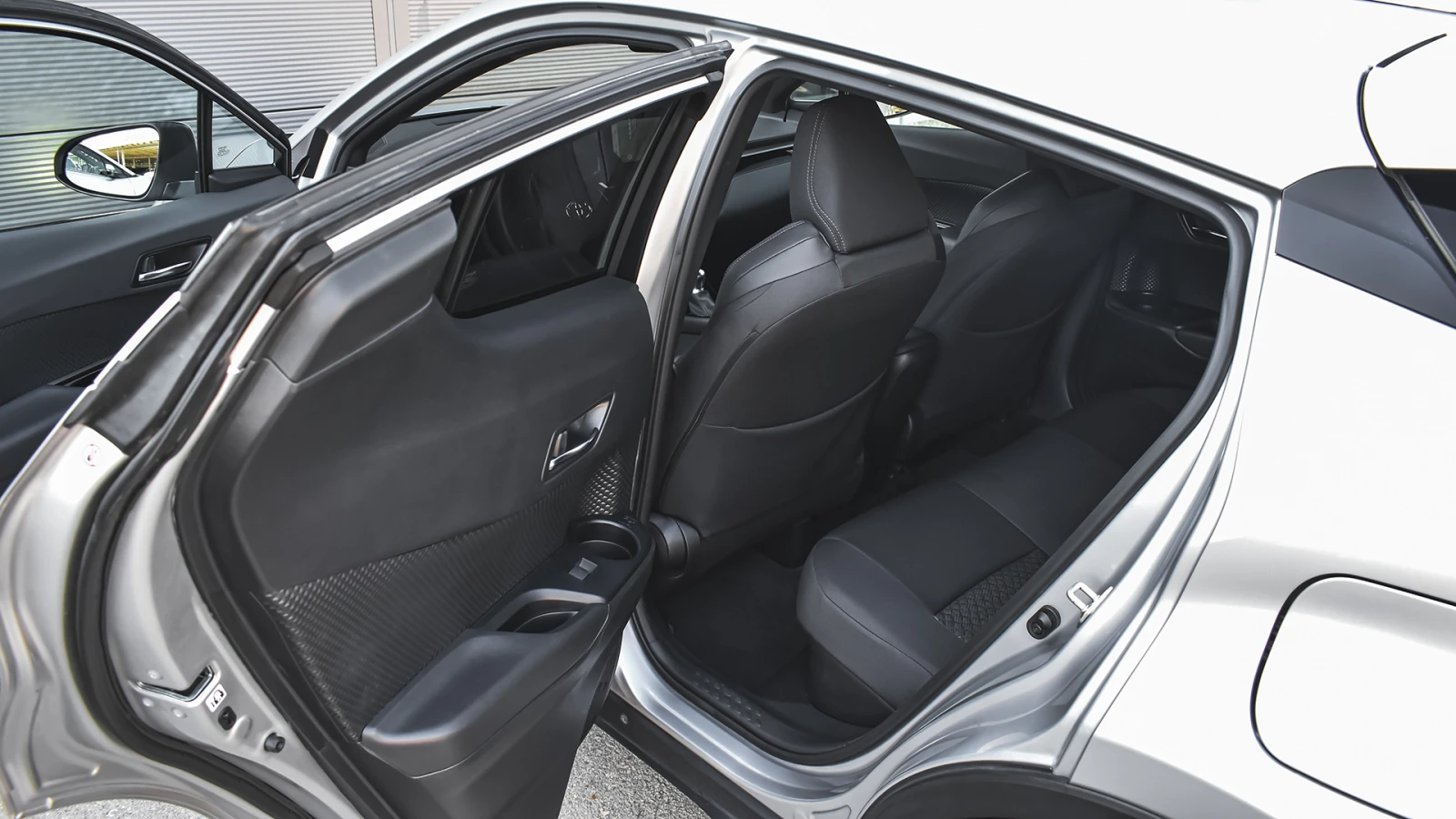 Toyota C-HR 2.0 Hybrid Club Automatic - изображение 9