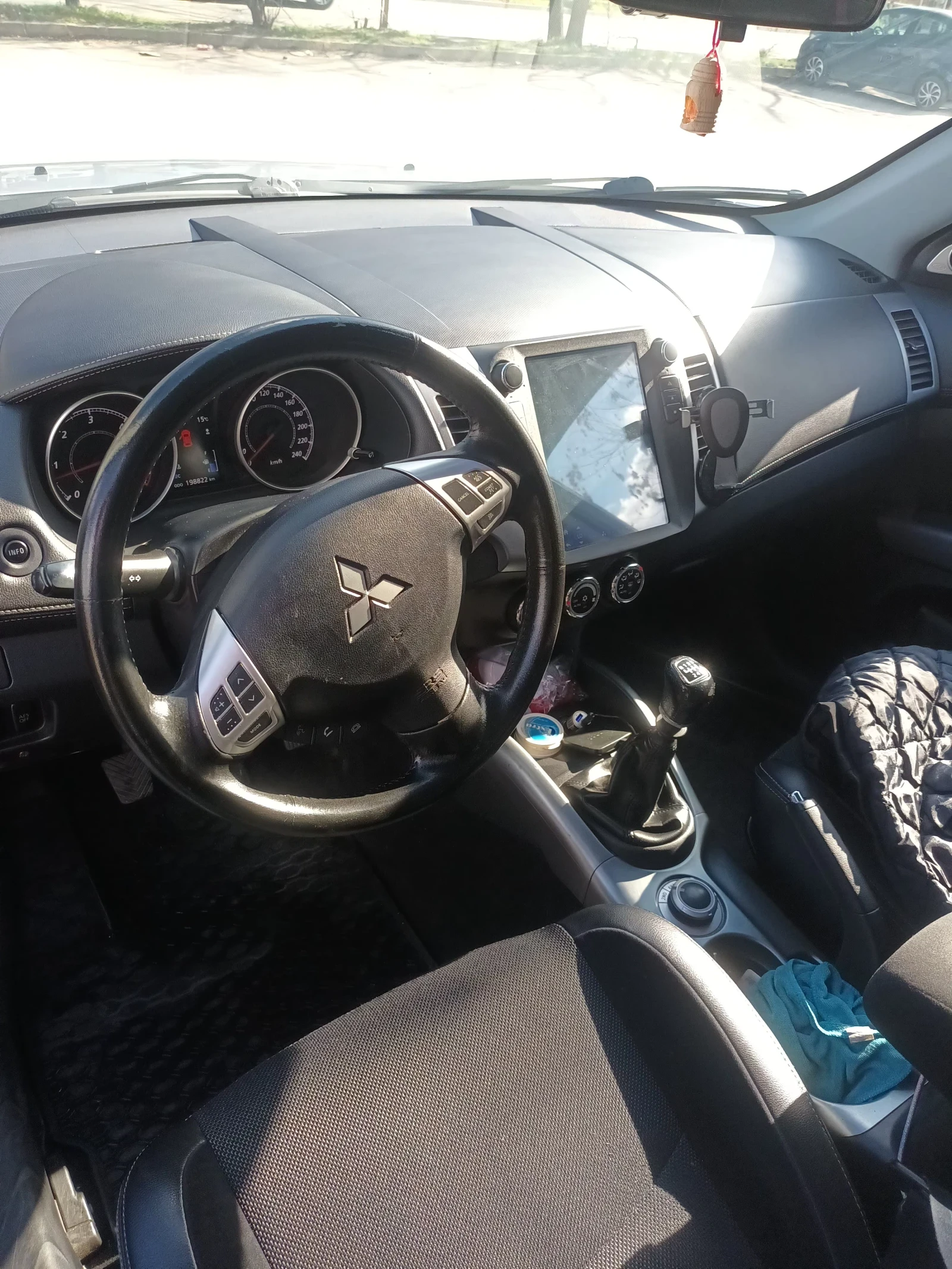 Mitsubishi Outlander 2.2 DID, снимка 9 - Автомобили и джипове - 53851298