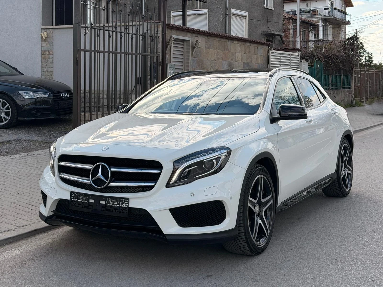 Mercedes-Benz GLA 250 250-AMG-Panorama , снимка 2 - Автомобили и джипове - 54296184
