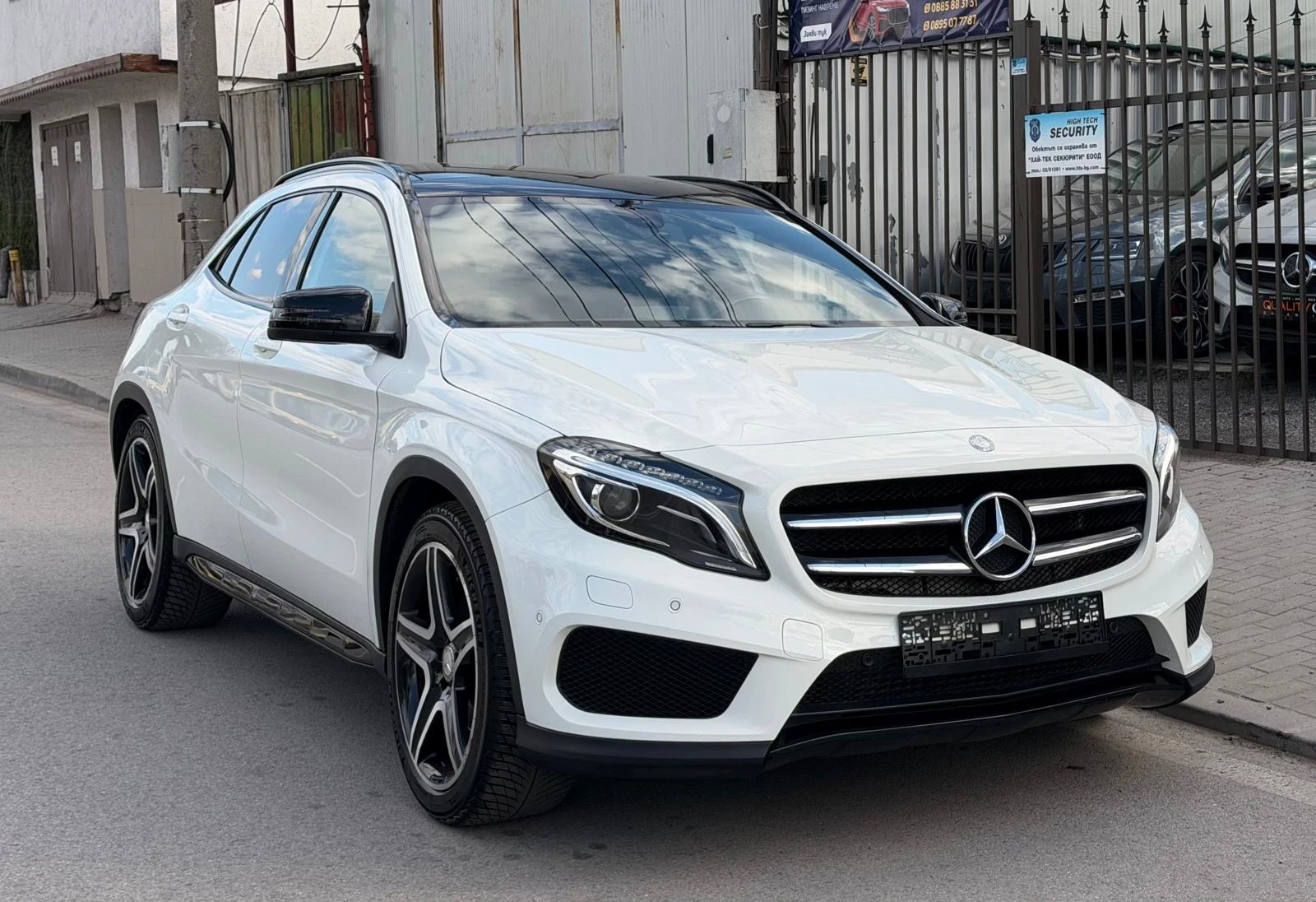 Mercedes-Benz GLA 250 250-AMG-Panorama 