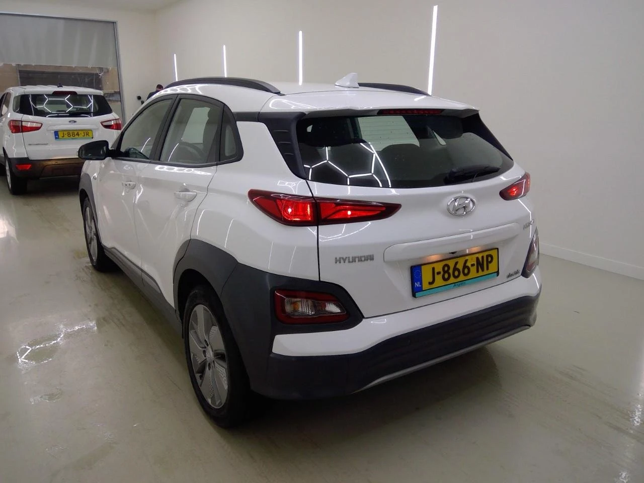 Hyundai Kona 64 kWh Comfort Auto 204 hp, снимка 4 - Автомобили и джипове - 54553861