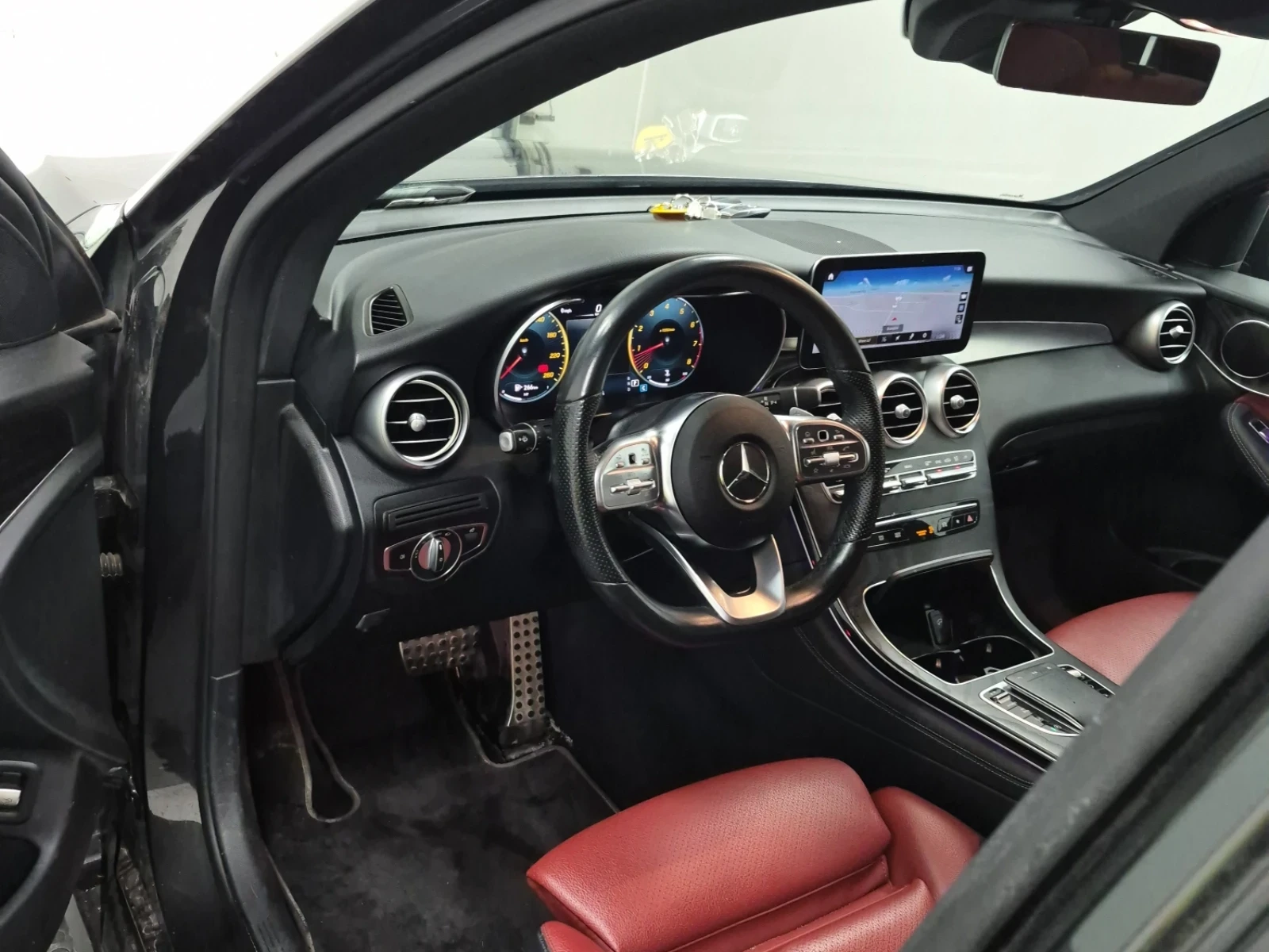 Mercedes-Benz GLC 300 AMG* 4Matic* Панорама* Digital Cockpit, снимка 7 - Автомобили и джипове - 55287117