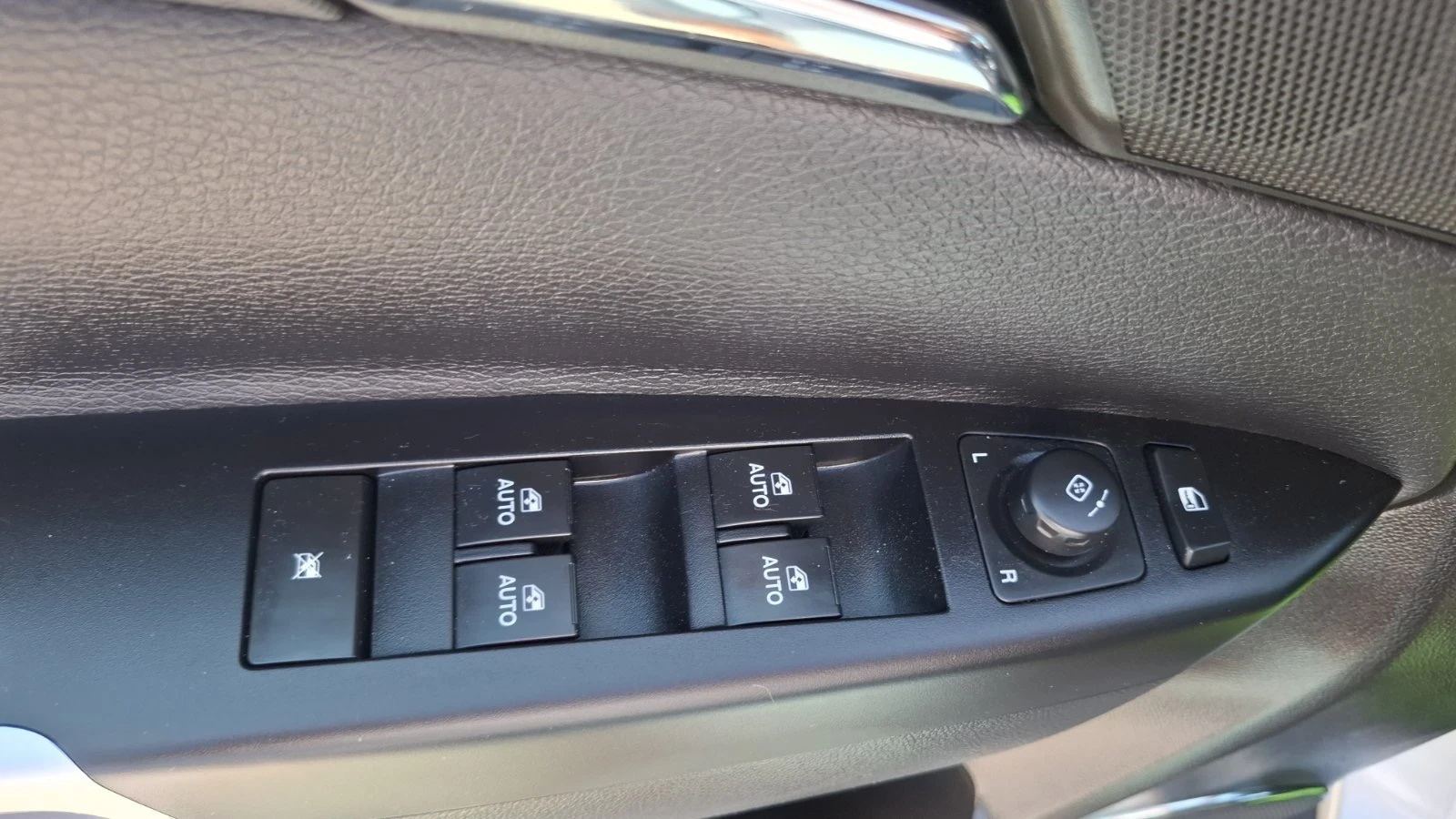 Opel Antara 4x4 2.2 ДИЗЕЛ, снимка 14 - Автомобили и джипове - 55321934