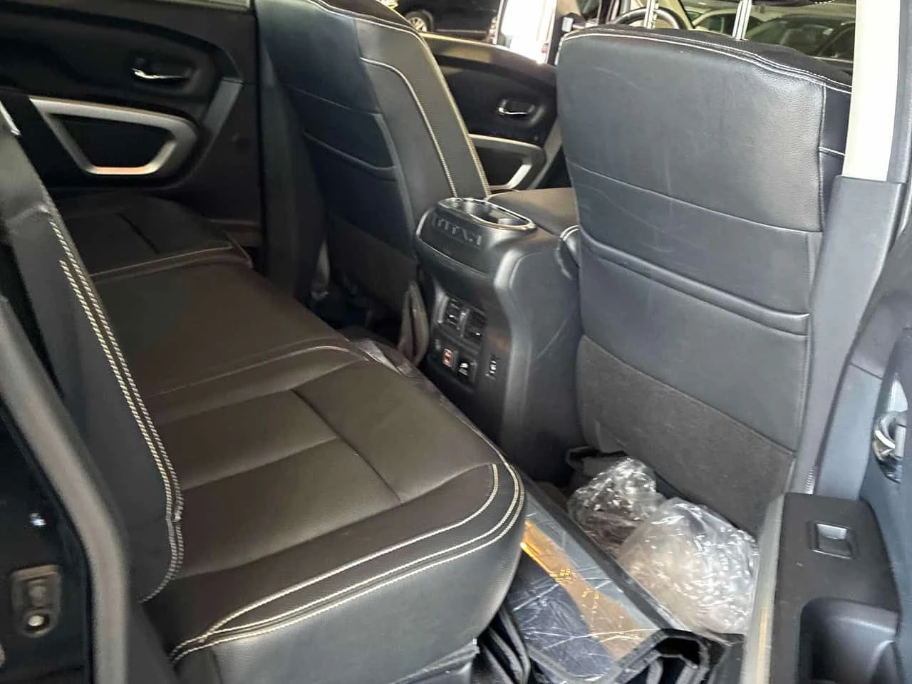 Nissan Titan crew cab * 4x4 * CARFAX * БЕЗ ПЪРВОНАЧАЛНА ВНОСКА, снимка 14 - Автомобили и джипове - 55463129