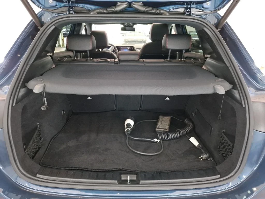 Mercedes-Benz GLA 250e AMG LINE 93% SoH, снимка 9 - Автомобили и джипове - 56113685
