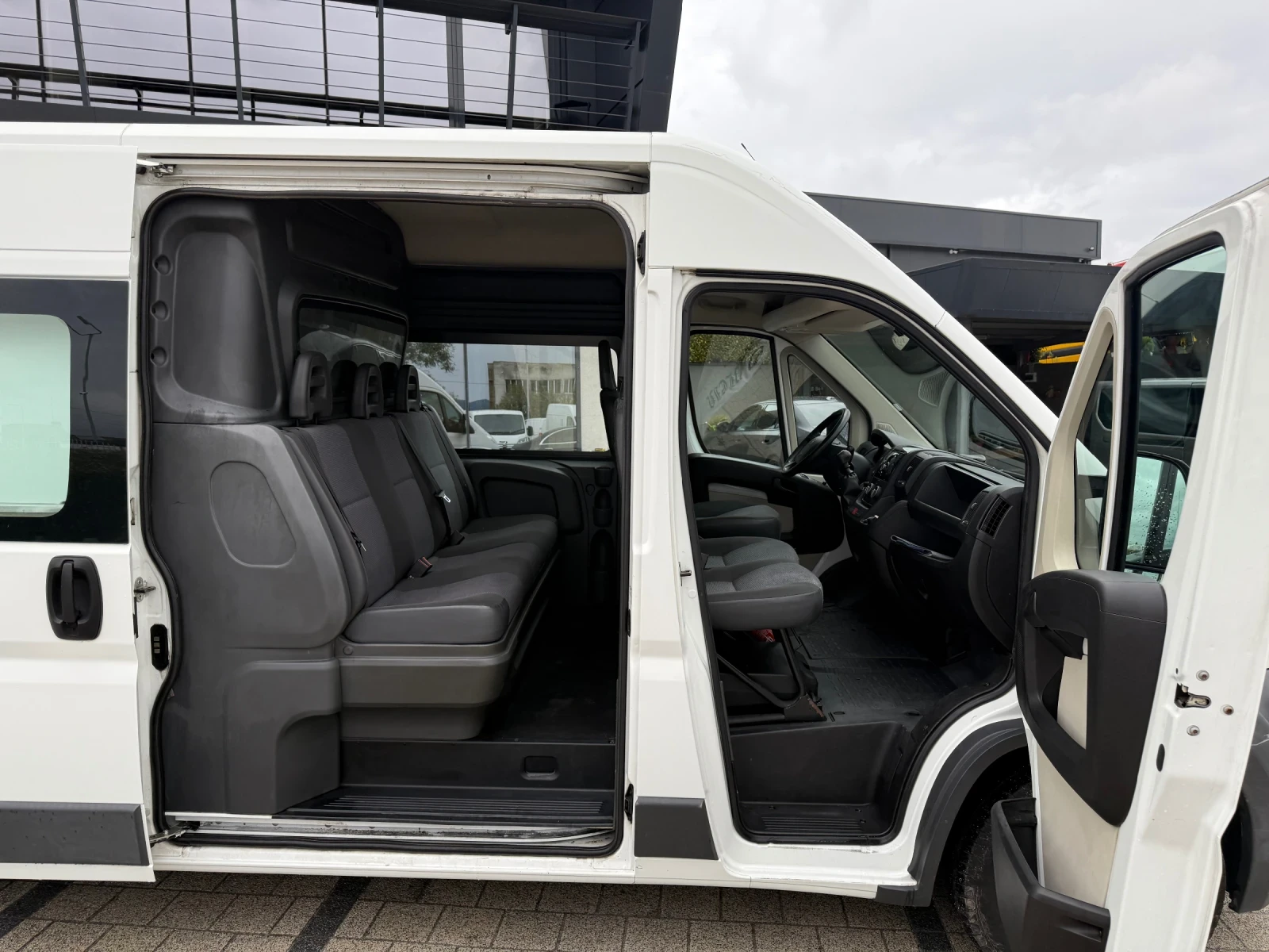 Peugeot Boxer 3.0HDI 180к.с. Товаропътнически 6-местен Клима - изображение 7