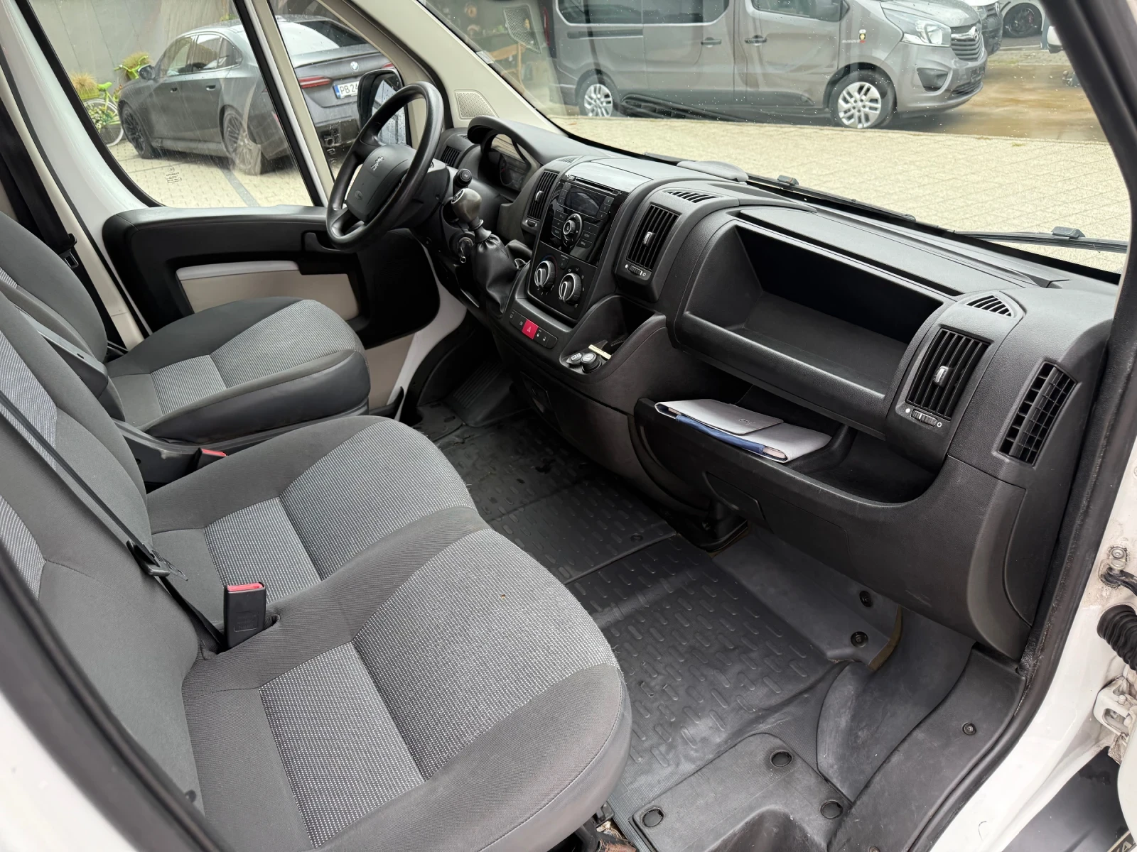 Peugeot Boxer 3.0HDI 180к.с. Товаропътнически 6-местен Клима - изображение 10