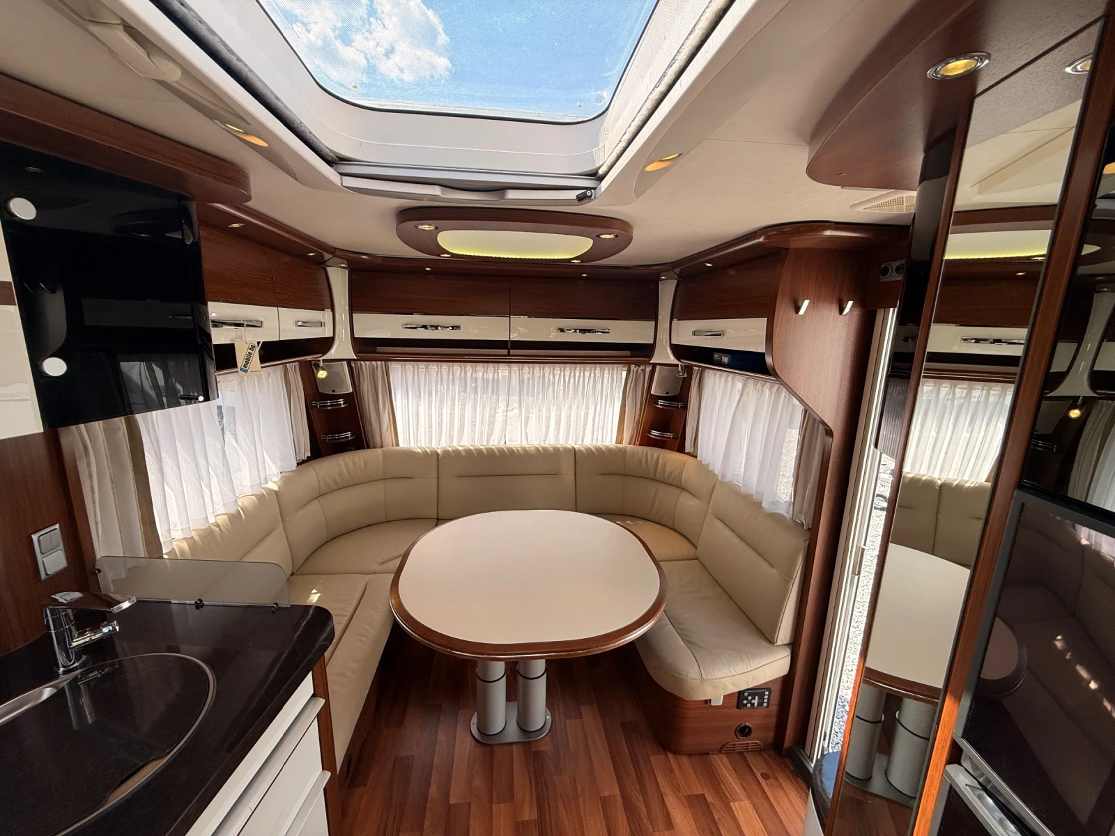 Каравана HYMER / ERIBA Nova S 545, снимка 7 - Каравани и кемпери - 54438219