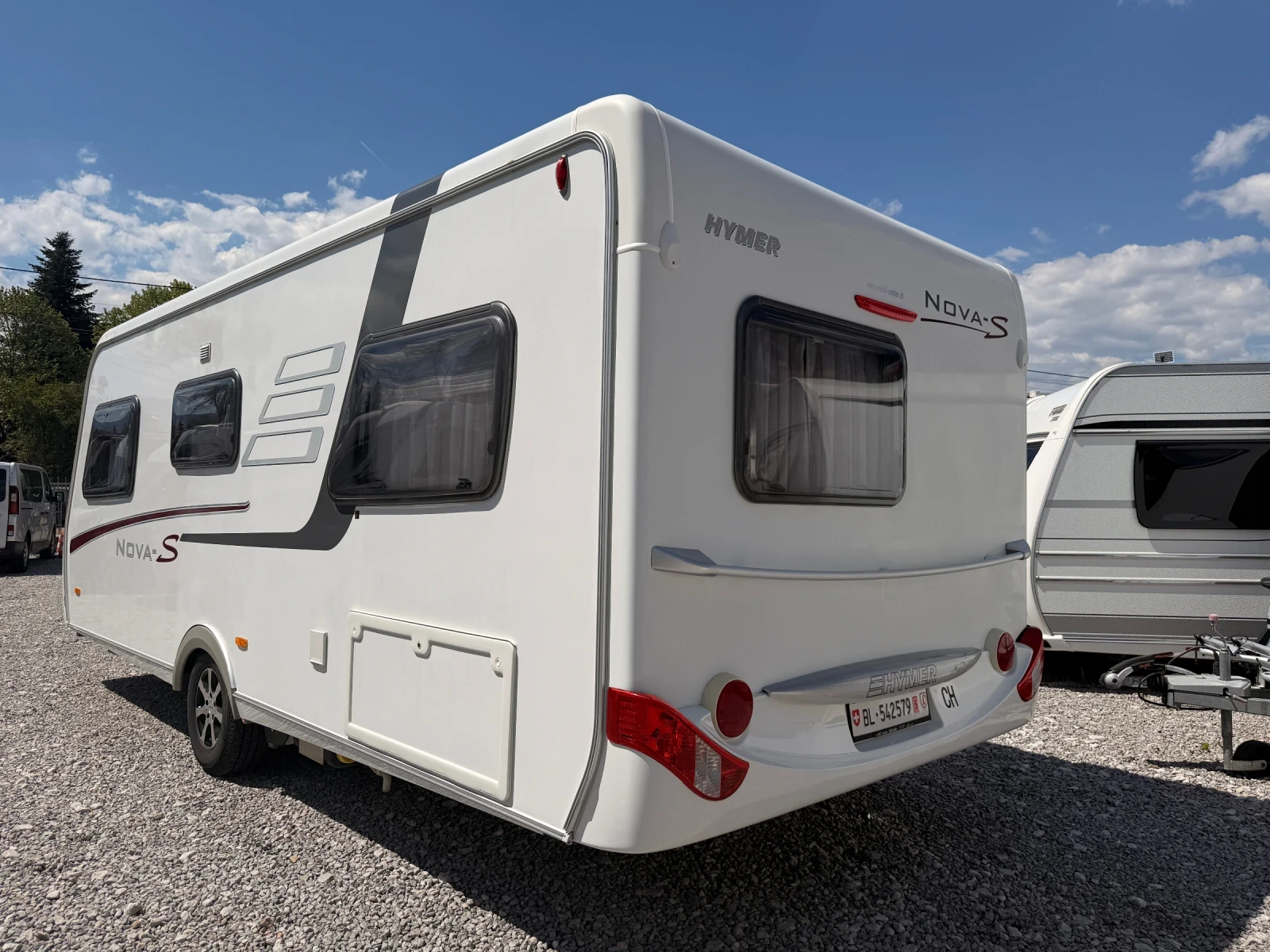 Каравана HYMER / ERIBA Nova S 545, снимка 3 - Каравани и кемпери - 54438219