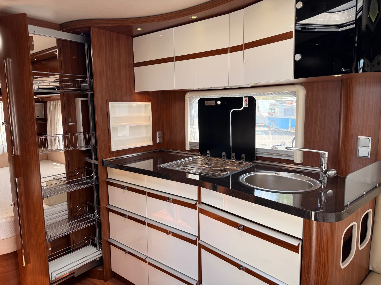 Каравана HYMER / ERIBA Nova S 545, снимка 10 - Каравани и кемпери - 54438219