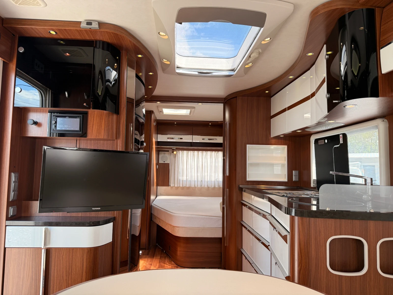 Каравана HYMER / ERIBA Nova S 545, снимка 9 - Каравани и кемпери - 54438219